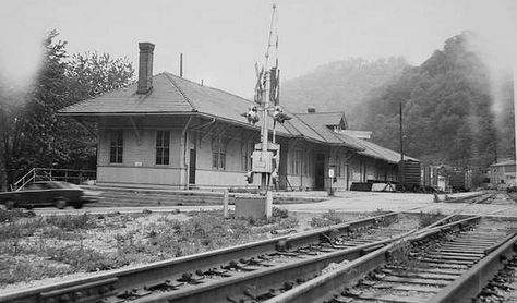 The Huntsville Depot is the oldest surviving railroad depot in Alabama, cool! Harlan Kentucky, Harlan County, Mcdowell County, Virginia Hill, Appalachian People, Abandoned Train Station, West Virginia History, Old Train Station, Abandoned Train