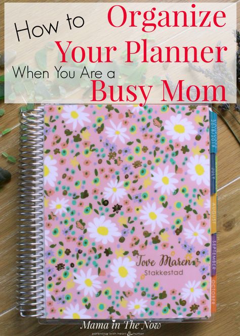 Learn how to organize your planner when you are a busy mom. Planning tips for busy moms. No stress solutions for moms to stay organized when the kids go back to school and back to sports. Review of the Erin Condren Oh Joy! LifePlanner. Organized mom tips. #BusyMom #BusyMomPlanner #mamainthenow #ErinCondren #ErinCondrenLifePlanner #LifePlanner #ErinCondrenReview #motherhood #WorkingMom #StayatHomeMom #ad #OhJoyxErinCondren Back To School Organization For Moms, How To Use A Planner, Mom Brain, Oh Joy, Mom Planner, Organization Skills, Go Back To School, Daily Planners, Planner Tips