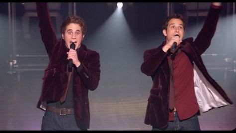 Pitch perfect treblemakers Jesse and Benji. Skylar Astin and Ben platt Final performance Pitch Perfect Memes, Dear Evan Hansen Broadway, Pitch Perfect 1, Dear Even Hansen, Skylar Astin, Ben Platt, Evan Hansen, Boy Best Friend, Dear Evan Hansen