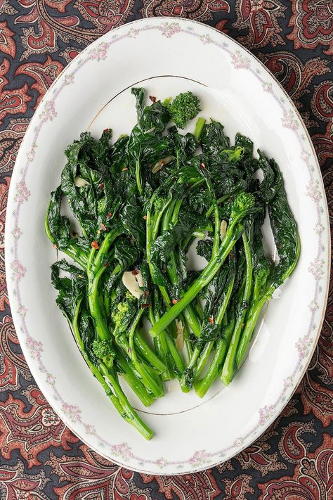 Broccoli Rob Recipe, Broccoli Rob, Rapini Recipes, Sauteed Broccoli Rabe, Sauteed Broccoli, Broccoli Rabe Recipe, Broccoli Sauteed, Basic Italian, How To Make Broccoli