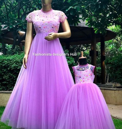 Kids Long Frocks Design Latest, Mom And Daughter Dresses Indian, Long Frocks For Kids, Bday Dress, Mom Daughter Outfits, Daughter Dress, Kids Party Wear Dresses, Frock Designs, Kurti Style