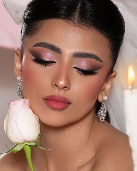 Makeup Looks Full Glam, Crease Eye Makeup, Cut Crease Eye Makeup, Cut Crease Eye, Makeup Artist Tips, Stylish Nails Designs, Artist Tips, Full Glam, Eye Makeup Designs