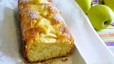 Il plumcake yogurt e mele è soffice, gusto e assolutamente indispensabile per una colazione dolce e gustosa. Segui la nostra ricetta e cucinalo con il Bimby. Panda Food, Dolce Poche Calorie, Kenwood Chef, Plum Cake, Mambo, Polenta, Gelato, Biscotti, Banana Bread