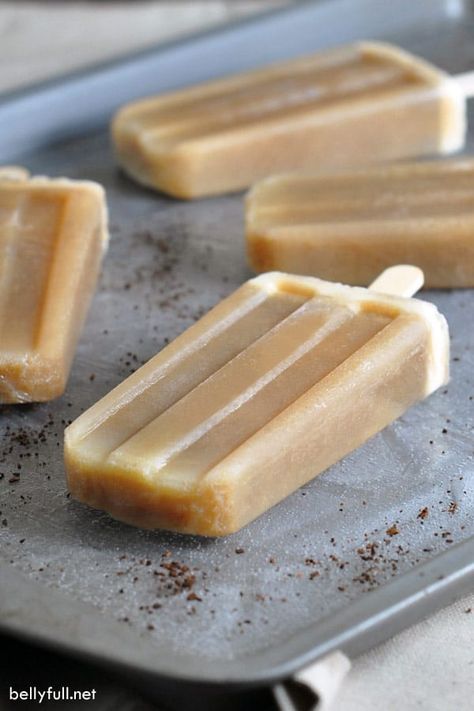 Homemade Root Beer Float Popsicles Root Beer Popsicles, Maple Pudding, Root Beer Float Popsicles, Root Beer Float Bar, Root Beer Float Pie, Root Beer Float Cake, Homemade Rootbeer, Pudding Pops, Pudding Pop