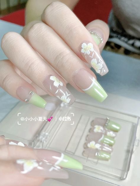 Korean Nails Ideas Green, Sage Green Douyin Nails, Simple Chinese Nails, Cute Nails Japanese, Green Jelly Nails Korean, Douyin Flower Nails, Cute Chinese Nails, Green Chinese Nails, Douyin Nails Green