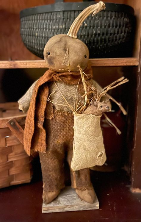 Halloween Primitives, Facts About Halloween, Primitive Fall Crafts, Prim Halloween, Primitive Pumpkins, Primitive Autumn, Primitive Fall Decor, Fall Harvest Decorations, Pumpkin Doll