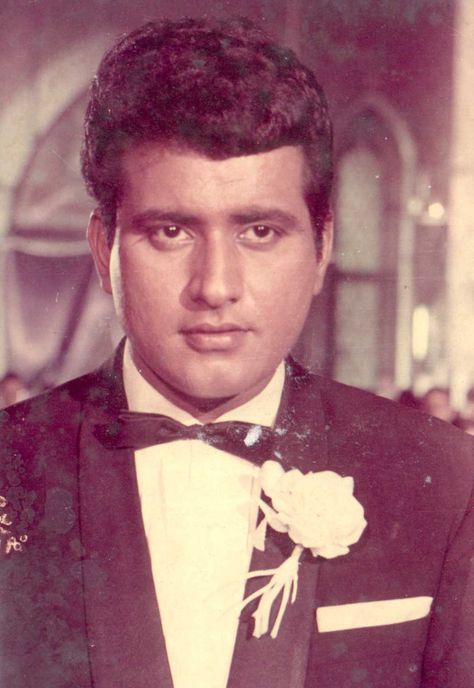 Bollywood Retro, Manoj Kumar, Play Quiz, Story Titles, Retro Bollywood, Happy Birthday Posters, 007 James Bond, Vintage Icons, Vintage Bollywood