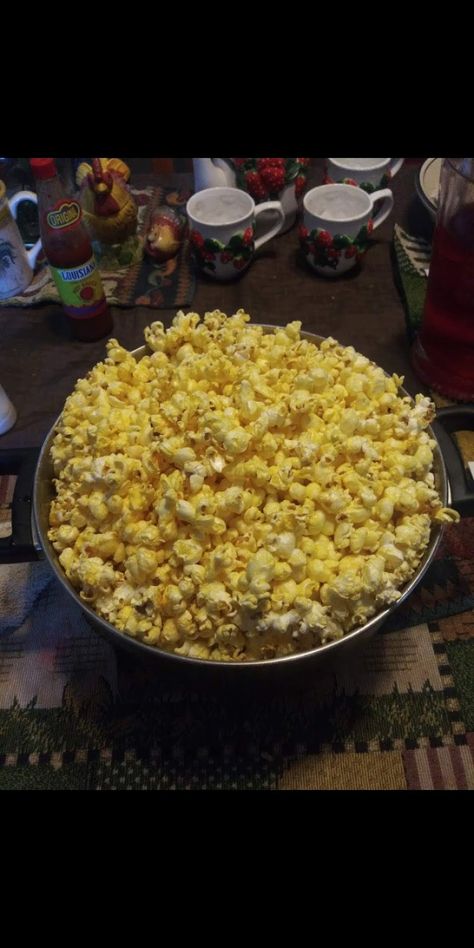 Movie Theatre Popcorn, Corn Pops Cereal, Theatre Popcorn, Popcorn Ideas, Popcorn Butter, Snack Aesthetic, Bowl Of Popcorn, Buttery Popcorn, Movie Theater Popcorn