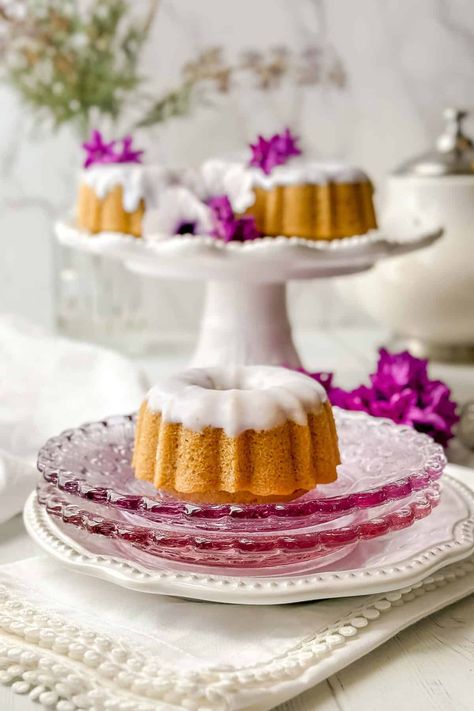 These delightful Lavender Earl Grey Tea Cakes combine floral and citrus notes in a soft, tender mini bundt cake dessert. They're perfect for afternoon tea, a garden party, or a sweet finish to any meal. Earl Grey Bundt Cake, Lavender Earl Grey, Earl Grey Cake, Mini Bundt, Mini Bundt Cakes, Grey Tea, Earl Grey Tea, Earl Gray, Earl Grey