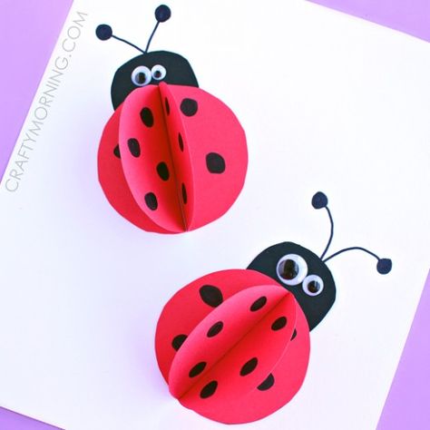 Lady bug craft ideas for kids, kindergarten, preschoolers, and adults. Ladybug crafts using paper plates, egg cartons, bottle caps, rocks. Fun, easy craft activities for kids, making ladybug insects. Paper Ladybug Craft, Paper Ladybug, Ladybug Craft, Craft Work For Kids, Penanda Buku, Diy Summer Crafts, Ladybug Crafts, Bug Crafts, Seni Dan Kraf