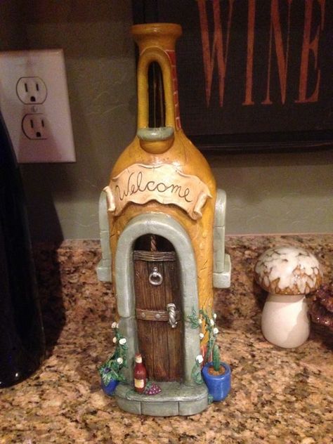 Bottle Crafts With Clay, Crafts With Clay, Bottle House, Fairy House Crafts, Diy Spray Paint, Clay Fairy House, Hand Painted Wine Bottles, Plastic Bottle Art, Diy Glass Bottle Crafts