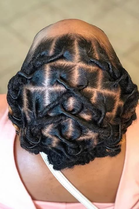 Locs Styles For Short Hair, Style For Locs, Updo Cabello Natural, Starter Locs Styles, Dreads Short Hair, Short Loc Styles, Short Dreadlocks, Style Natural Hair, Short Dreadlocks Styles