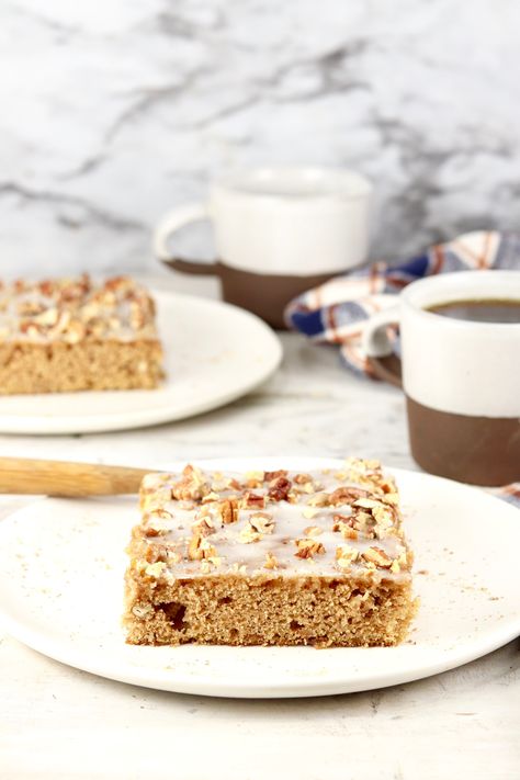 Butter Pecan Spice Cake is a great dessert for celebrations, holidays and get togethers with friends and family. A simple made from scratch cake that is lightly glazed and topped with toasted pecans. Pecan Spice Cake, Thanksgiving Cake Ideas, Pumpkin Coffee Cake, Banana Pudding Poke Cake, Strawberry Cake Easy, Thanksgiving Cake, Pumpkin Sheet Cake, Pumpkin Coffee Cakes, Thanksgiving Cakes