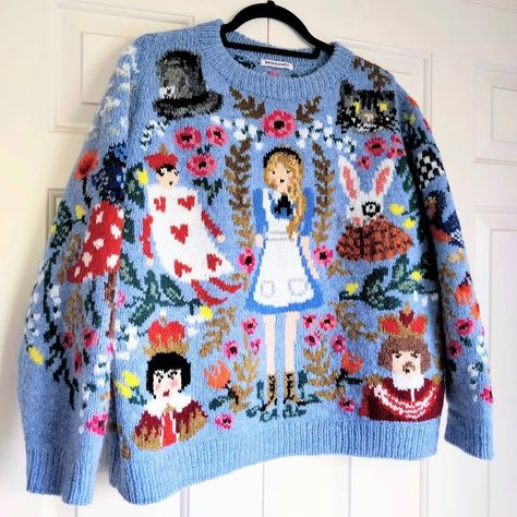 dennis knits on Instagram: “Amazing Alice and wonderland sweater by @miniguinea . Insane intarsia work! Makes me want to get on all my intarsia projects I’ve been…” Diy Tricot, Looks Street Style, Mode Inspo, Knitting Inspiration, Looks Vintage, Fashion Sense, Crochet Clothes, Look Fashion, Aesthetic Clothes