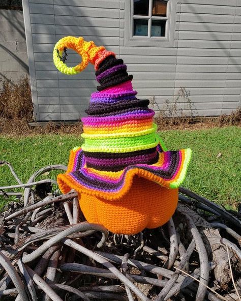 Witch Hat Ideas, Witchy Hat Crochet, Crochet Witches Hat For Cat, Crochet Whimsical Witch Hat, Witch's Hat Crochet Pattern, Witch Hat Amigurumi, Fall Crochet Patterns Free, Crochet Cosplay, Crochet Witch Hat