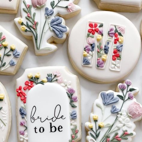 Jess Linstra on Instagram: "These colors were so fun to work with ♥️  #cookies #njcookies #bridalshowercookies #cookiesofinstagram #decoratedsugarcookies" Bridal Shower Cookie Cake, Jewelry Cookies Decorated, Love In Bloom Bridal Shower Cookies, Wildflower Bridal Shower Cookies, Floral Sugar Cookies Decorated, Love In Bloom Cookies, Love Is In Bloom Cookies, Elegant Decorated Cookies, Floral Cookies Decorated