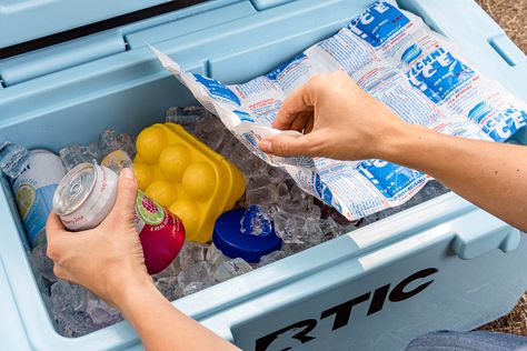 Learn how to pack a cooler for camping in this post. We give step-by-step instructions to help you keep your food cold and at a safe temperature for longer. These tips are a must-have for your next camping trip! Pack A Cooler For Camping, Pack A Cooler, Portable Meals, Camping Trip Essentials, Cooler For Camping, Cold Camping, Ice Cube Melting, Camping Food Make Ahead, Camping Meal Planning