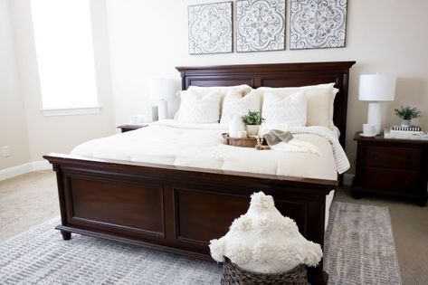 Coastal Bedrooms Dark Furniture, Plants Master Bed, Dark Wood Bed Set Bedroom Ideas, Bedroom Inspirations Master Wooden Bed, Dark Cherry Furniture Bedroom, Bedroom Ideas Mahogany Furniture, Mahogany Bedroom Furniture Decor, Master Bedrooms Decor Cherry Wood, Dark Cherry Bedroom Decor Ideas