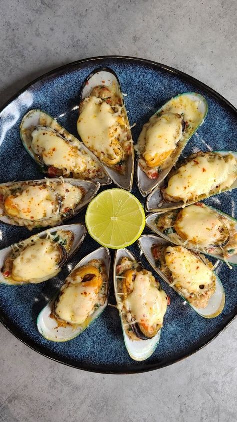 STUFFED Mussels Shelled Mussels Recipe, Stuffed Mussels, Mussels Pasta, Baked Mussels, Green Mussels, Mussels Recipe, Mussel Shell, British Isles, Fish And Seafood