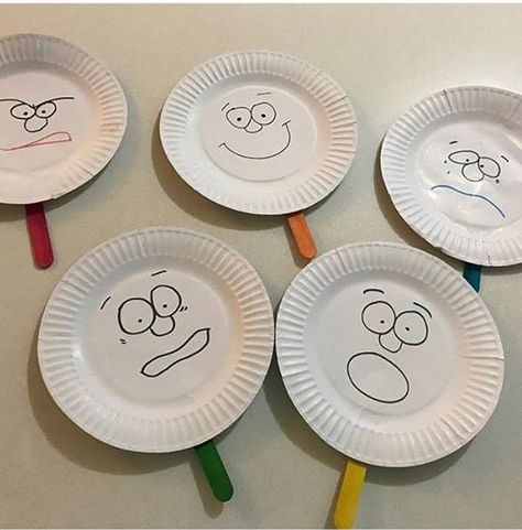 Simple and fun art activities to teach emotion expressions Emotion Crafts, Fun Art Activities, Healthy Food Activities, Emotions Preschool, Infant Lesson Plan, Feelings Activities, Eyfs Activities, Toddler Art Projects, Baby Play Activities