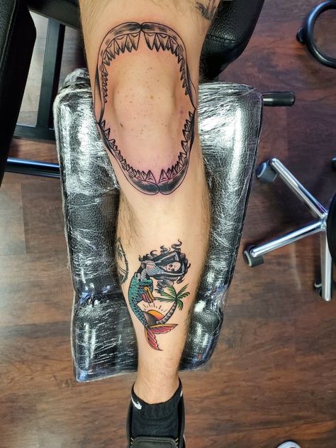 Shark Jaws Tattoo, Shark Tooth Tattoo, Hai Tattoo, Smile Tips, Mouth Tattoo, Shark Jaw, Tooth Tattoo, Tattoo Catalog, Skeleton Tattoos