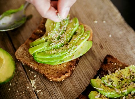 20 Foods That Raise Your ‘Good’ Cholesterol Avocado Diet, Protein Snacks For Kids, Toast Aperitif, What Causes High Cholesterol, Cholesterol Remedies, Cholesterol Lowering Foods, Hdl Cholesterol, Cholesterol Diet, Idee Pasto Sano