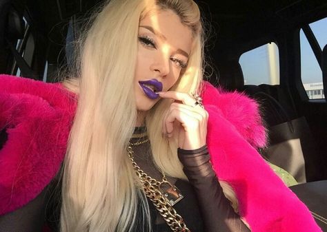 Era istrefi ♡ Era Istrefi Bonbon, Era Istrefi, Sick Clothes, Singer Fashion, Rave Girl, Purple Lips, People Brand, Blonde Bob Cuts