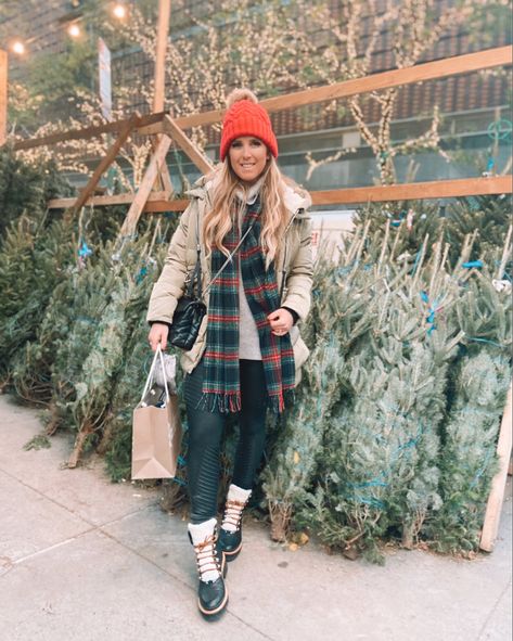 Christmas Farm Outfit, Tree Farm Outfit Ideas, Tree Farm Outfits, Christmas Tree Farm Outfit, Farm Outfit Ideas, Nyc Christmas Outfit, Simple Christmas Outfits, New York Christmas Outfits, Farm Outfits