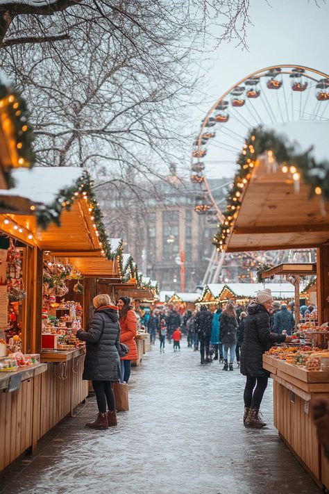 Discover England's Christmas markets perfect for family outings. Explore Birmingham's Frankfurt Market with 200 stalls of holiday treats and toys. Winchester offers handmade gifts and classic food in a cozy setting. Enjoy Victorian charm in Stratford-upon-Avon and Rochester, featuring fairground rides and snowstorms. Learn why these festive experiences are must-visits. #FamilyTravel #ChristmasMarkets Christmas Night Market, French Christmas Market, Bath Christmas Market, Birmingham Christmas Market, Winter Market Aesthetic, London Christmas Markets, Christmas Markets Aesthetic, Christmas Market Photography, Family Christmas Aesthetic