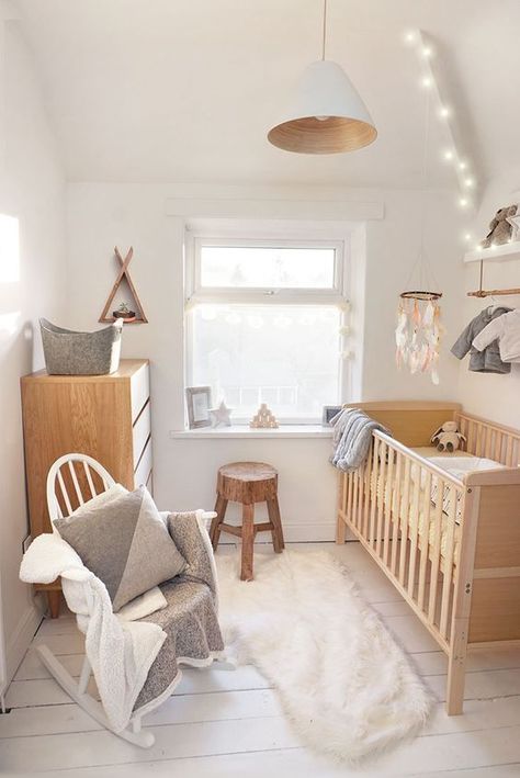 Small and simple nursery Small Nursery Design, Baby Room Boy, Trendy Nursery, Simple Nursery, Small Nurseries, Over The Bed, Baby Rooms, Nursery Baby Room, Small Windows