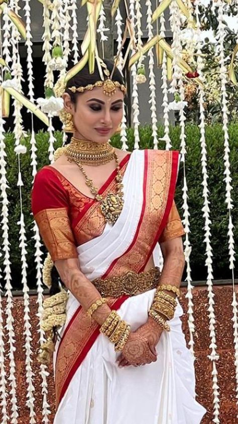 Malayalee Saree, South Bride, Red Saree Wedding, Moni Roy, Langa Voni, Saree Hairstyles, Bengali Bridal Makeup, Wedding Lookbook, Bridesmaid Saree