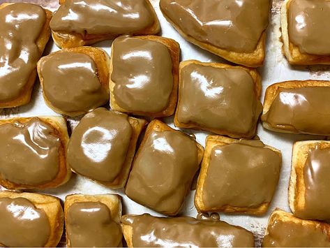 Maple Doughnut Glaze, Maple Bar Frosting, Maple Bar Donut Recipe, Maple Bars Recipe, Types Of Donuts, Rhodes Rolls, Maple Bars, Maple Recipes, Maple Frosting