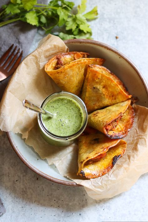 Paleo Samosas Gluten Free Thanksgiving Recipes, Cilantro Chutney, Sugar Free Ketchup, Sweet Potato Recipe, Gluten Free Thanksgiving, Potato Recipe, Red Chili Powder, Chutney Recipes, Vegetarian Paleo