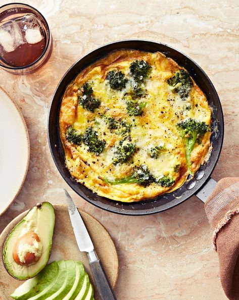 Quick Broccoli Frittata Easy Thanksgiving Breakfast, Thanksgiving Breakfast Recipes, Broccoli Frittata, Easy Frittata, Entertaining Dinner, Thanksgiving Breakfast, Diner Recept, Frozen Broccoli, Broccoli Recipes