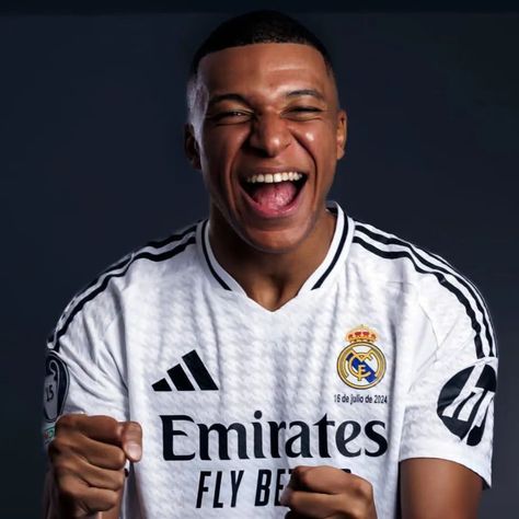 @k.mbappe Welcome to the best club in the world #halamadrid #official_dreah #championsleague Mbappe Icon, Soccer Clothing And Equipment, K Mbappe, Fc St Pauli, Brentford Fc, France National Team, Men's Soccer Teams, Real Madrid Wallpapers, Real Madrid Football