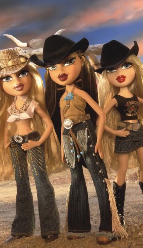 Bratz Cowgirl Outfit, 2000s Cowgirl Aesthetic, Barbie Western Outfits, Hot Cowgirl Costume, Cowgirl Bratz, Barbie Cowgirl Outfit, Disco Cowgirl Outfit, Plaid Aesthetic, Y2k Cowgirl