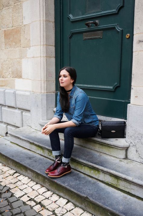 Outfit: cuffed Levi's with floral socks and chunky brogues Outfits With Brogues Women, Oxford With Socks, Chunky Brogues Womens Outfit, Chunky Brogues Outfit, Visible Socks Outfit, Brouges Women Outfit Work, Womens Brogues Outfit, Brogues Outfit Women, Chunky Oxfords Outfit