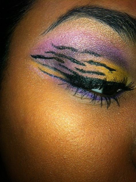 My College Football LSU Tigers inspired eye w/ tiger stripes! <3 GEUAX TIGERS! Lsu Game, Lsu Fans, Tiger Stadium, Lsu Tigers Football, Tiger Love, Lsu Football, Tiger Eyes, Tiger Football, Geaux Tigers