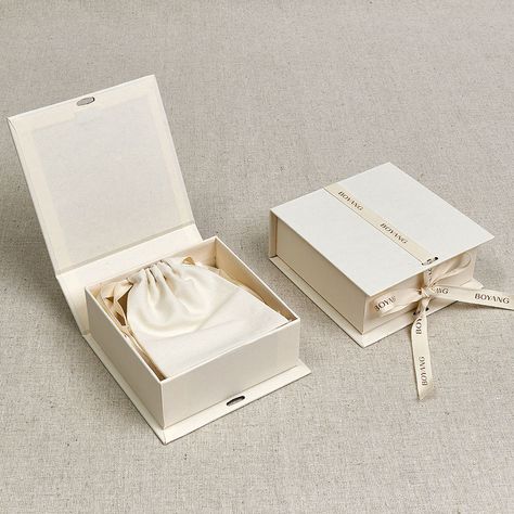 Box Packaging Ideas Business, Jewelry Box Packaging Design, Jewelry Paper Packaging, Jewelry Packaging Box Ideas, Jewellery Box Design Jewelry Packaging, Jewelry Box Packaging Ideas, Package Design Jewelry, Ribbon Box Packaging, Jewelry Box Design Ideas