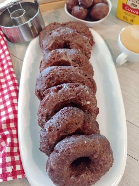 Old Fashioned Chocolate Cake, Cake Doughnuts, Cake Donuts Recipe, Chocolate Doughnuts, Homemade Chocolate Cake, Doughnut Cake, Doughnut Recipe, Sticky Buns, Chocolate Donuts