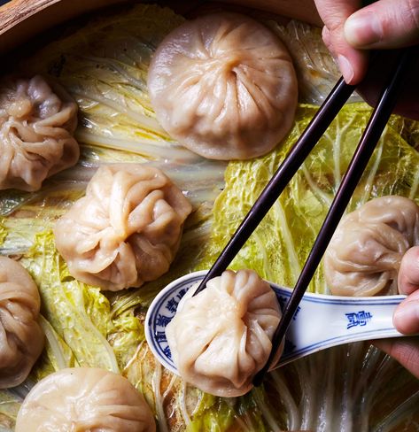 Pork Soup Dumplings, Diy Dumplings, Bamboo Steamer Recipes, Soup Dumplings, Bamboo Steamer, Soup Appetizers, Pork Soup, Mapo Tofu, Steamer Recipes