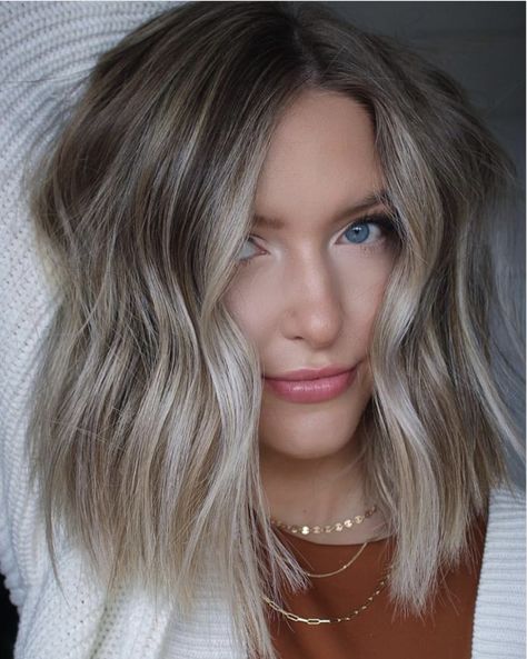 Ashy Fall Hair Colors, Root Melt On Blonde Hair, Shoulder Length Hair Ash Blonde, Neutral Ash Blonde Hair, Ashy Blonde Balayage Short Hair, Cool Toned Blonde Hair Dark Roots, Medium To Short Length Haircut, Ash Blonde Root Smudge, Lived In Ash Blonde