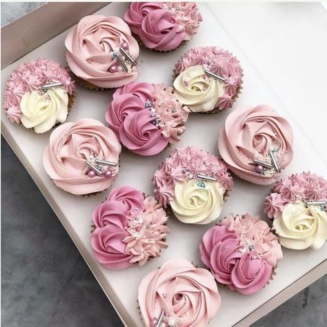 Wedding Cake And Cupcakes, Deco Cupcake, Cupcakes Pink, Frosting Flowers, Elegant Cupcakes, Cupcake Shop, Pretty Cupcakes, Cupcake Cake Designs, Buttercream Cupcakes