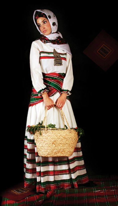 One of the Iranian traditional clothes,Iranian folk costumes are varied.This difference is due to ethnic and cultural differences as well as differences in climate. Nimue Aesthetic, Traditional Iranian Clothing, Iranian Clothing, Persian Clothes, Iranian Clothes, Iranian Style, Drawing Themes, Cultural Dress, Iran Culture