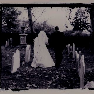 Graveyard Wedding..anyone? Wedding Cemetery Pictures, Classic Black And White Wedding Photos, Wedding Photos Gothic, Ghost Wedding Aesthetic, Chaotic Wedding Aesthetic, Creepy Wedding Aesthetic, Gothic Wedding Ideas Victorian, Goth Outdoor Wedding, Gloomy Wedding Aesthetic