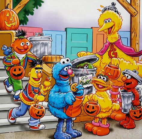 Sesame Street Halloween Party, Elmo Puppet, Elmo Wallpaper, Sesame Street Christmas, Elmo And Friends, Sesame Street Books, 1980s Childhood, Sesame Street Muppets, Bert & Ernie