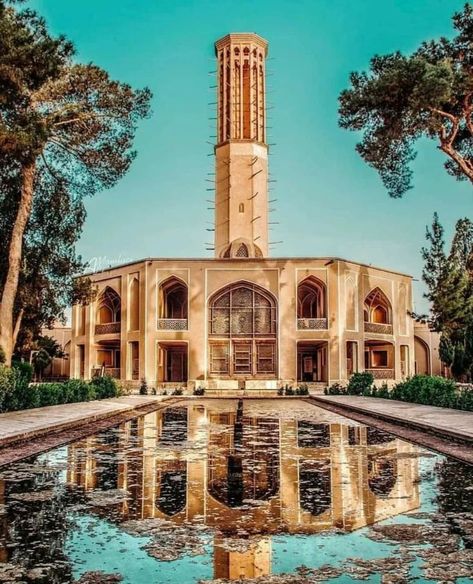 Persian Architecture Yazd Iran Architecture, Yazd Iran Photography, Windcatcher Architecture, Persian Castle, Wind Tower, Iran Architecture, Ancient Persian Architecture, Iran Tourism, Beautiful Iran