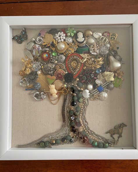 Costume jewelry my grandmother and mother wore. Jewelry Tree Art, Jewelry Shadow Box, Homemade Wall Art, Brooch Ideas, Memory Garden, Old Jewelry Crafts, Costume Jewelry Crafts, Grandmas Jewelry, Grandmother Jewelry