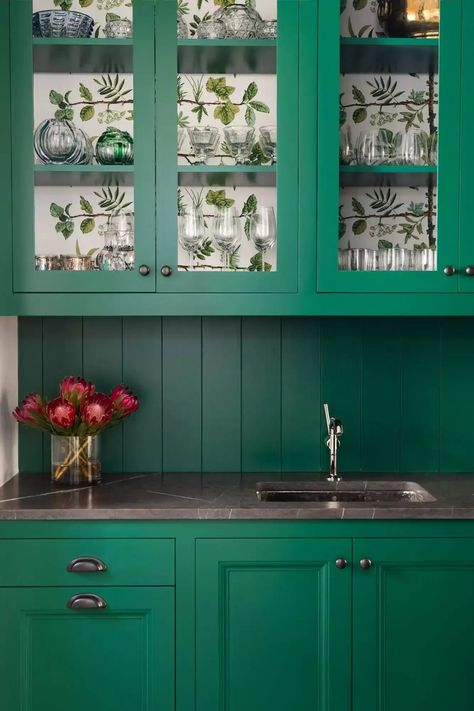 small kitchen with wallpaper lined cabinets Moody Kitchens, Wallpaper Cabinets, Shiplap Backsplash, Wallpaper Kitchen, Wood Backsplash, Charming Kitchen, Creative Kitchen, All White Kitchen, Green Cabinets