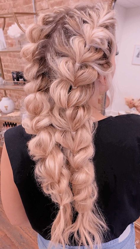 hairandmakeupbymichaela on Instagram: I feel like I see these bubble braids everywhere, and I love them! You just need a lot of elastics and long hair💛 - #bubblebraids… Big Bubble Braids, Bubble Braids Curly Hair, Puffy Braids, Braids Curly Hair, Cheer Hairstyles, Black Hair Long Hair, Hairstyles Bubble Braids, Bubble Hair, 3c Natural Hair